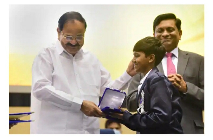 இந்திய சினிமாவின் உயரிய விருது பெற்ற ரஜனி