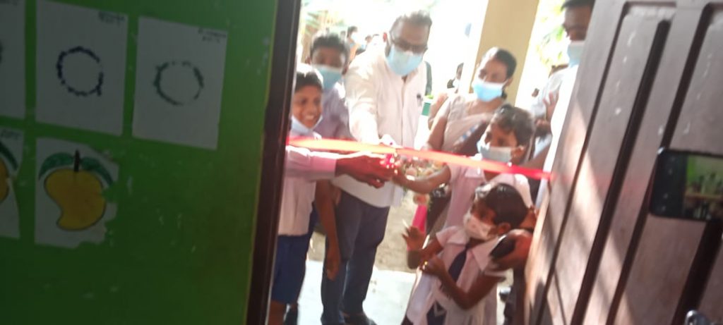 ஸ்மார்ட் வகுப்பறை கையளிப்பு