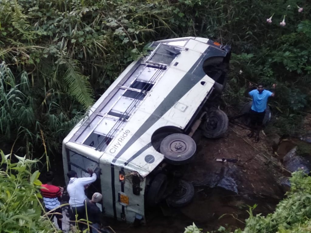 பேருந்து விபத்து - 16 பேர் காயம்