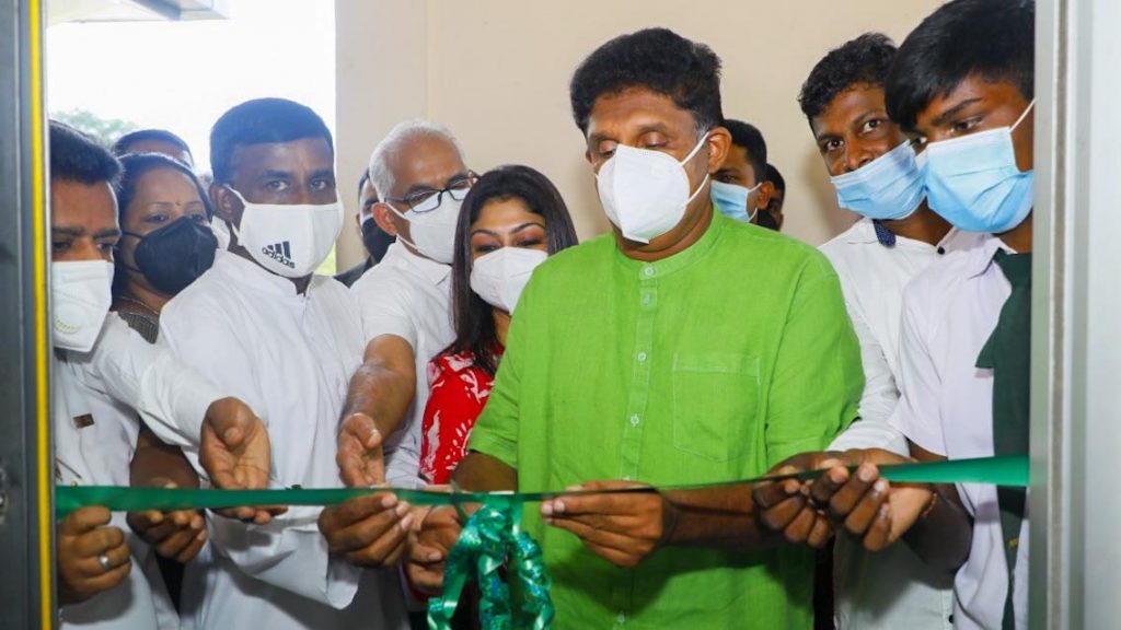 பரந்தன் இந்நு வித்தியாலயத்திற்கு கணினி திரைகள் கையளிப்பு