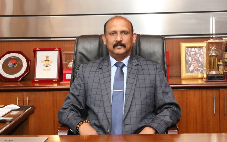 பொலிஸை விமர்சிப்பது நியாயமற்றது - பாதுகாப்பு செயலாளர்.