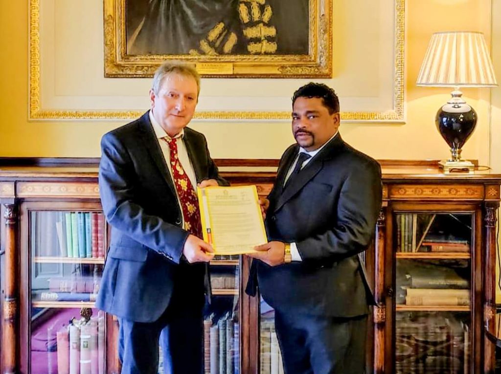 உள்நாட்டு அழகுக் கலை நிபுணர்களுக்கு கிடைத்த அரிய வாய்ப்பு