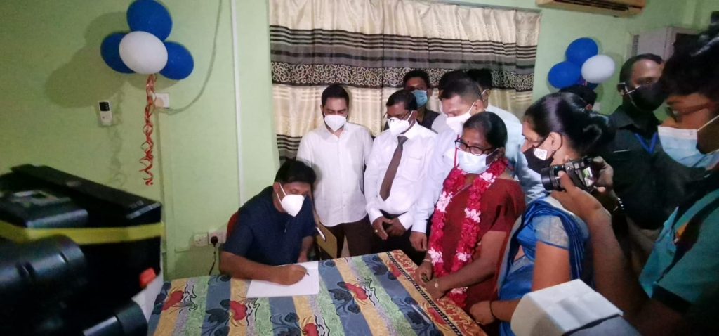 'அரசியல்வாதிகள் சொல்வதை செய்வதில்லை - சஜித்'