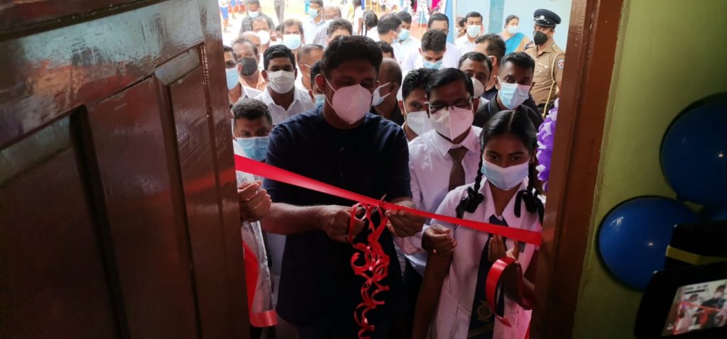 'அரசியல்வாதிகள் சொல்வதை செய்வதில்லை - சஜித்'