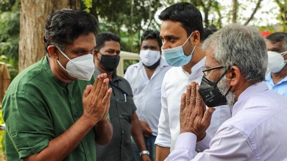 V8 இல் செல்லும் அமைச்சர்கள் மக்களை சைக்கிளில் போகட்டுமாம் - சஜித்