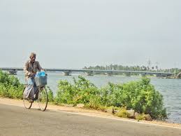 வீதியை புனரமைத்து தருமாறு பிரதேச மக்கள் கோரிக்கை