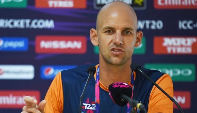 இலங்கை அணியின் புதிய பயிற்றுவிப்பாளர்