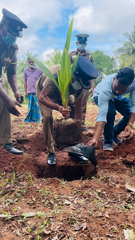 வவுனியா, கூமாங்குளத்தில் வீடு கையளிப்பு