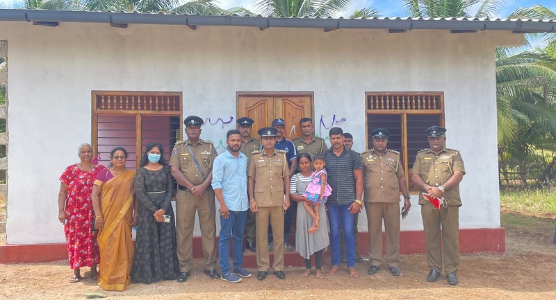 வவுனியா, கூமாங்குளத்தில் வீடு கையளிப்பு