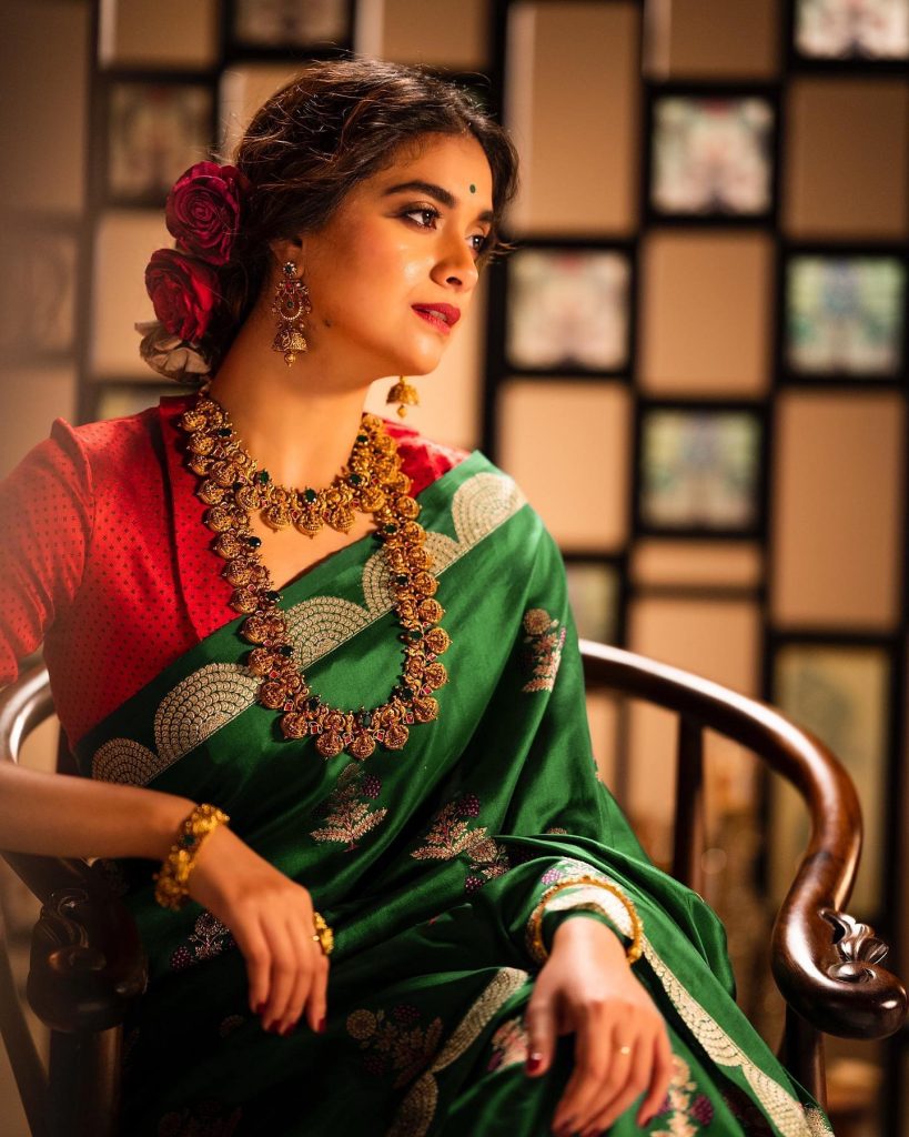 சேலையில் சோலையாக காட்சியளிக்கும் கீர்த்தி சுரேஷ்