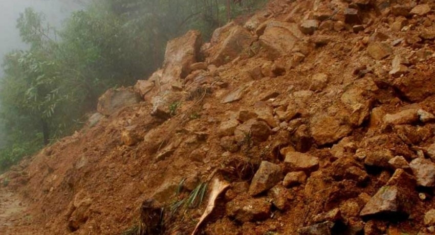 கண்டி மண் சரிவில் ஒருவர் மரணம்