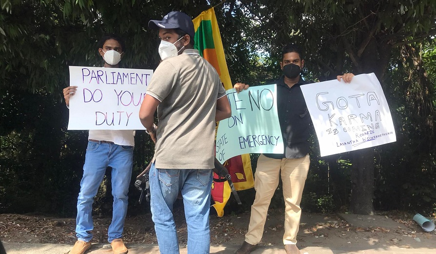 பாராளுமன்றத்துக்கு அருகாமையில் போராட்டம்