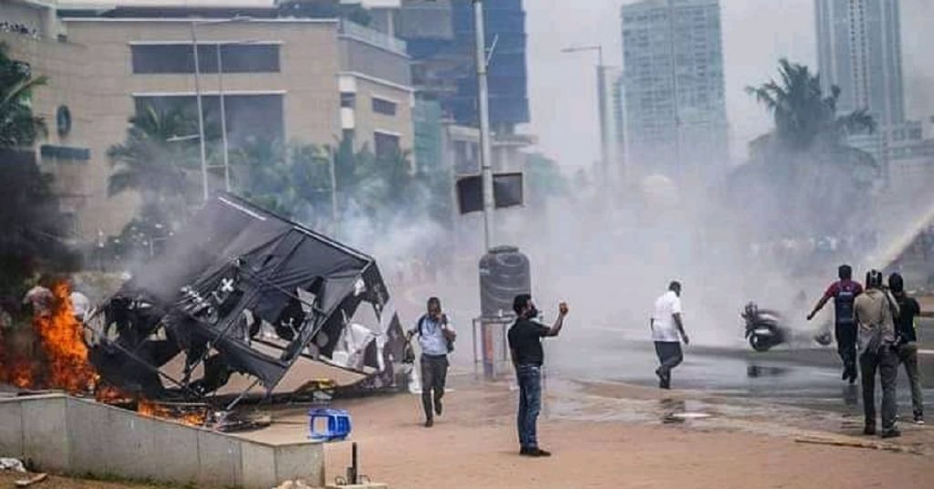 கலவரம் ஏற்படாமல் தடுக்க ஜனாதிபதி உத்தரவிட்டிருந்தார்.