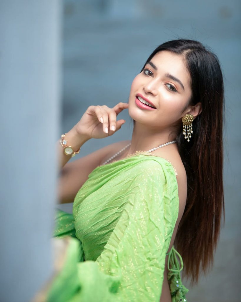 தர்ஷா குப்தா வெளியிட்டுள்ள புகைப்படங்கள்