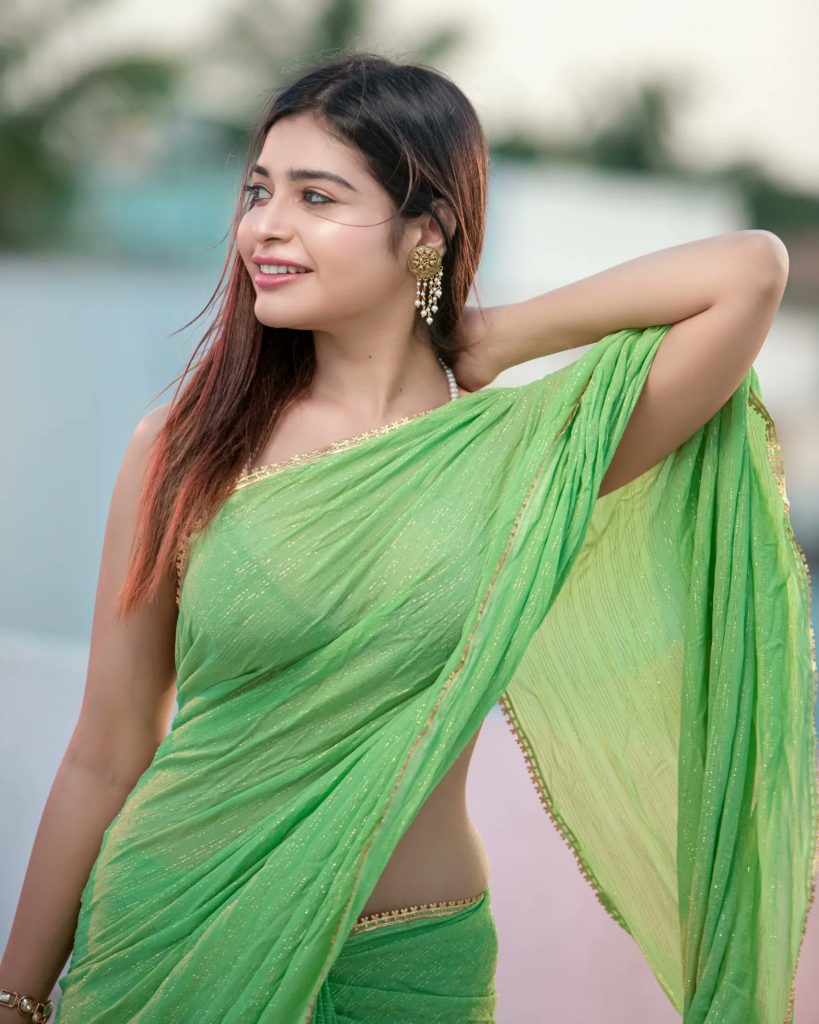 தர்ஷா குப்தா வெளியிட்டுள்ள புகைப்படங்கள்