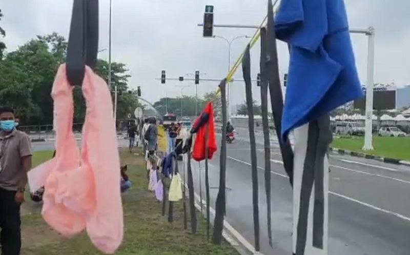 உள்ளாடை போராட்டம்