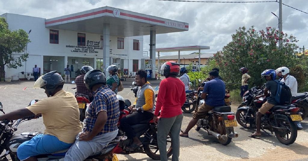 மன்னாரில் பெட்ரோல் வழங்கவில்லை என குழப்பம்!!!