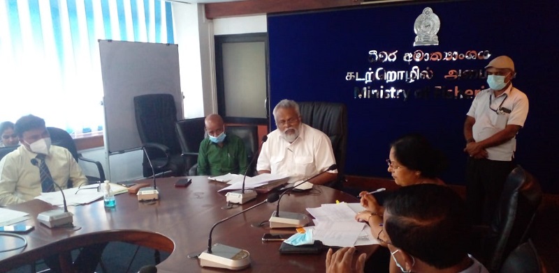 மக்களின் நலனிற்காக செயற்படுங்கள்- அமைச்சர் டக்ளஸ் பணிப்பு