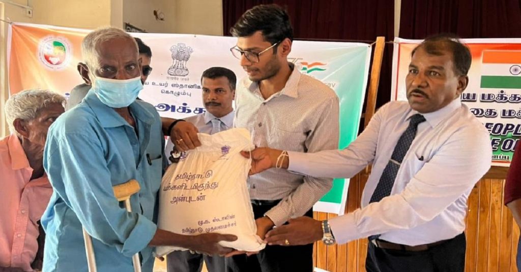 தமிழக உதவிகள் மட்டக்களப்பில் கையளிப்பு