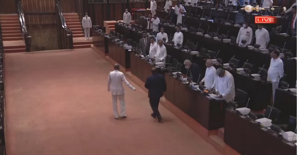 வெறிச்சோடிய பாராளுமன்றத்தில் தம்மிக்க பெரேரா பதவிப்பிரமாணம்.