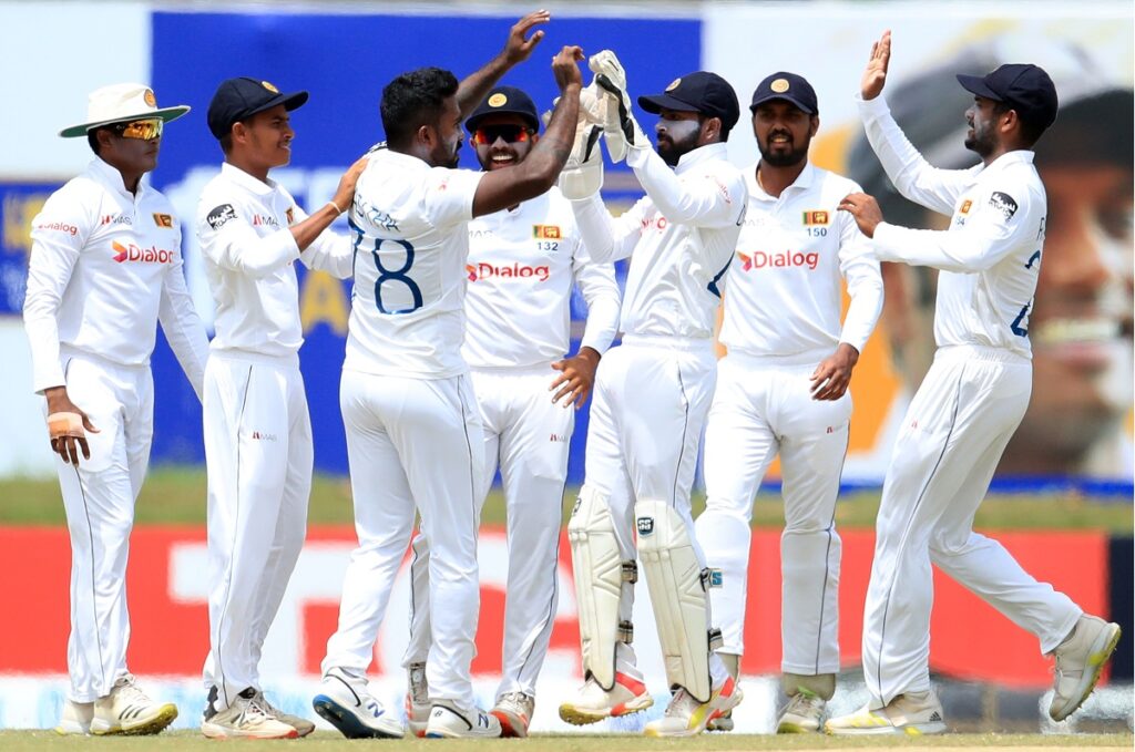 முன்னணியில் இலங்கை அணி