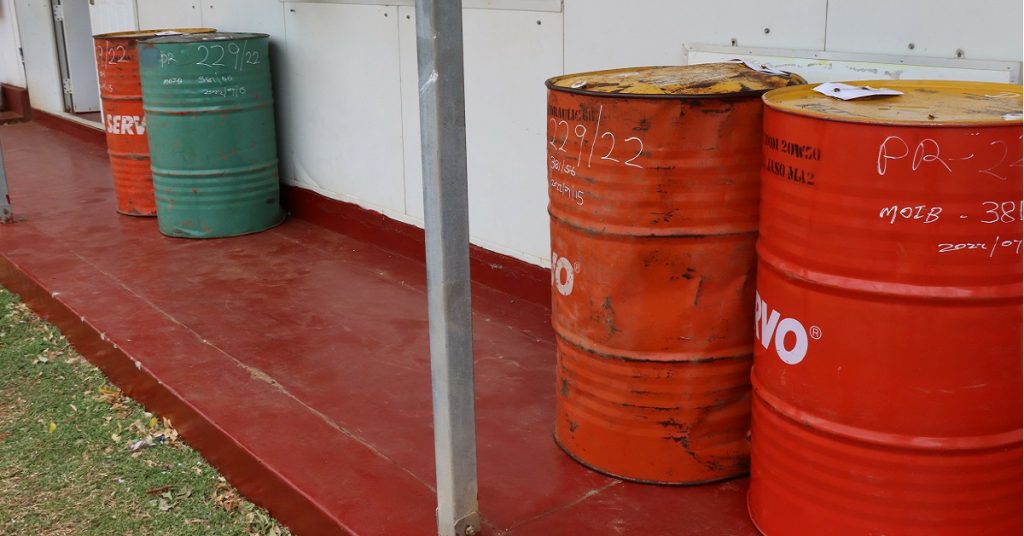 எரிபொருள் பதுக்கிய முன்னாள் அரச ஊழியர் கைது