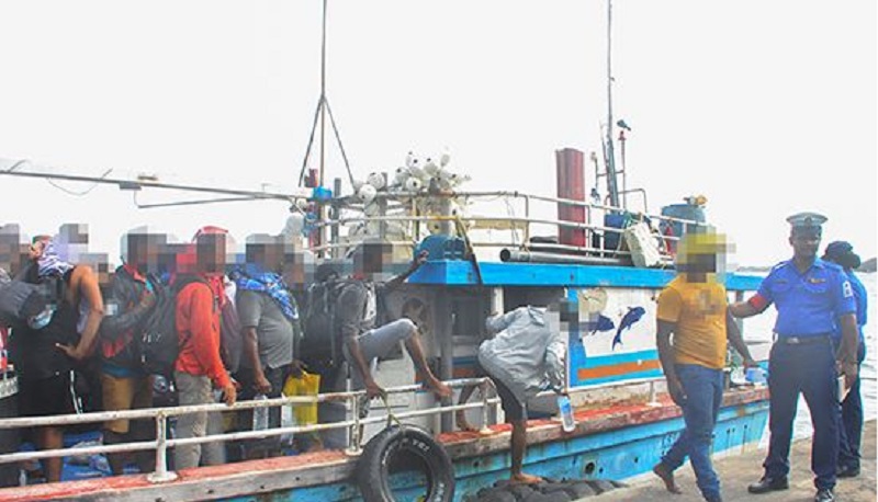 சட்டவிரோத படகு வெளிநாட்டு பயணிகள் கைது