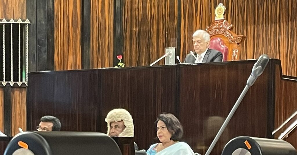 பாரளுமன்ற கூட்ட தொடரை ஜனாதிபதி ஆரம்பித்தார்.