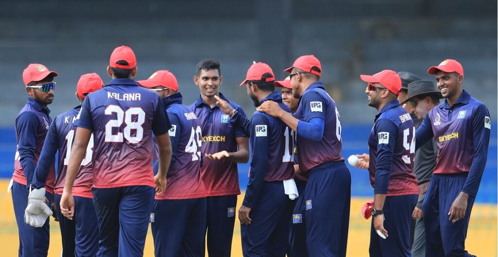 சிவப்பு அணி அபார வெற்றி