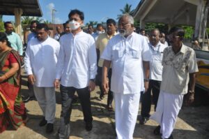 கடற்றொழிலாளர்களுக்கு சீனா மண்ணெண்ணை நன்கொடை -  அமைச்சர் டக்ளஸ் நன்றி தெரிவிப்பு!