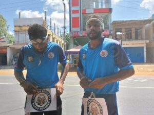 566 கிலோ மீற்றர் நடந்து செல்லவுள்ள இரட்டையர்கள்!