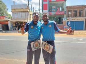 566 கிலோ மீற்றர் நடந்து செல்லவுள்ள இரட்டையர்கள்!