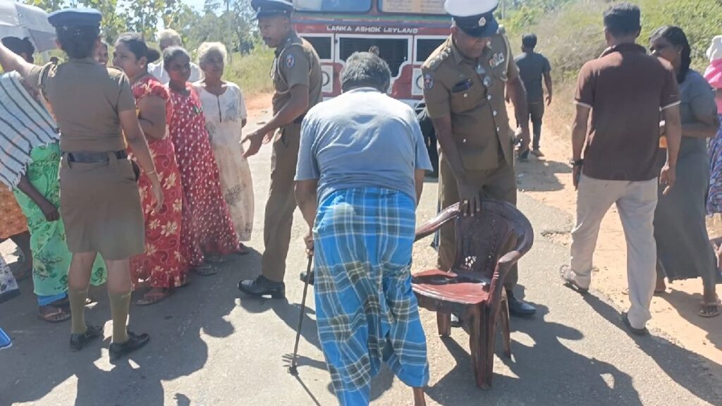 வவுனியாவில் பொலிஸாரின் அராஜக செயல் : மக்கள் அதிருப்தி!