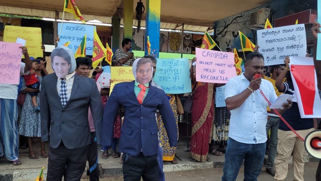 வவுனியாவில் கனடா பிரதமருக்கு எதிராக போராட்டம் : உருவ பொம்மைகள் எரிப்பு!