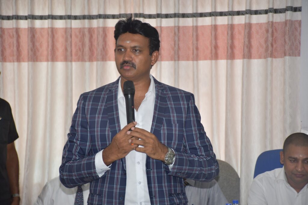 கிழக்கு மாகாண ஆளுநரினால் பண்னையாளர்களுக்கு இழப்பீடு வழங்கி வைப்பு!