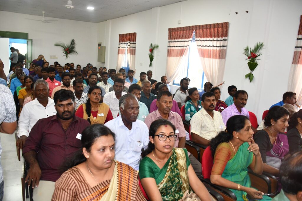 கிழக்கு மாகாண ஆளுநரினால் பண்னையாளர்களுக்கு இழப்பீடு வழங்கி வைப்பு!