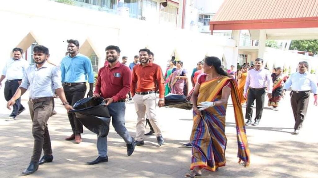 கிளிநொச்சியில் டெங்கு ஒழிப்பு வேலைத்திட்டத்தை முன்னிட்டு சிரமதானம்!