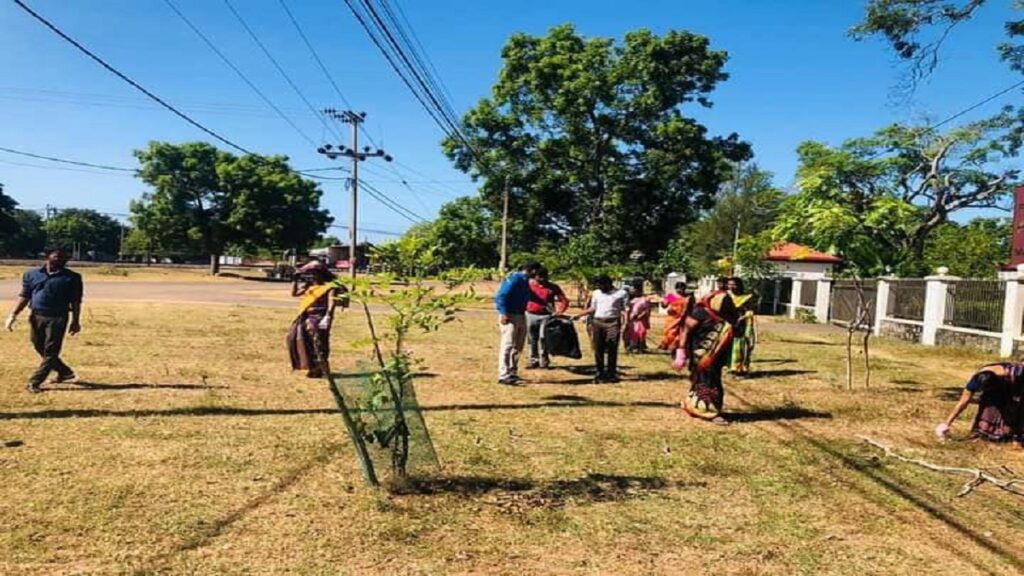 கிளிநொச்சியில் டெங்கு ஒழிப்பு வேலைத்திட்டத்தை முன்னிட்டு சிரமதானம்!