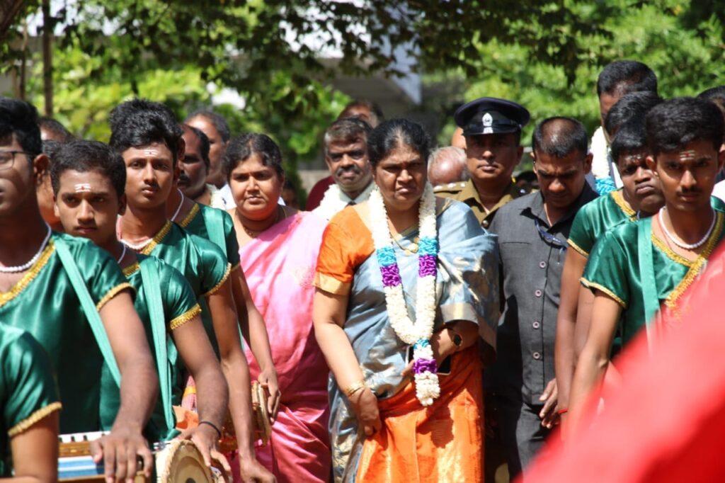 கிளிநொச்சி பளை மத்திய கல்லூரியில் கலையரங்கம் திறந்து வைப்பு!