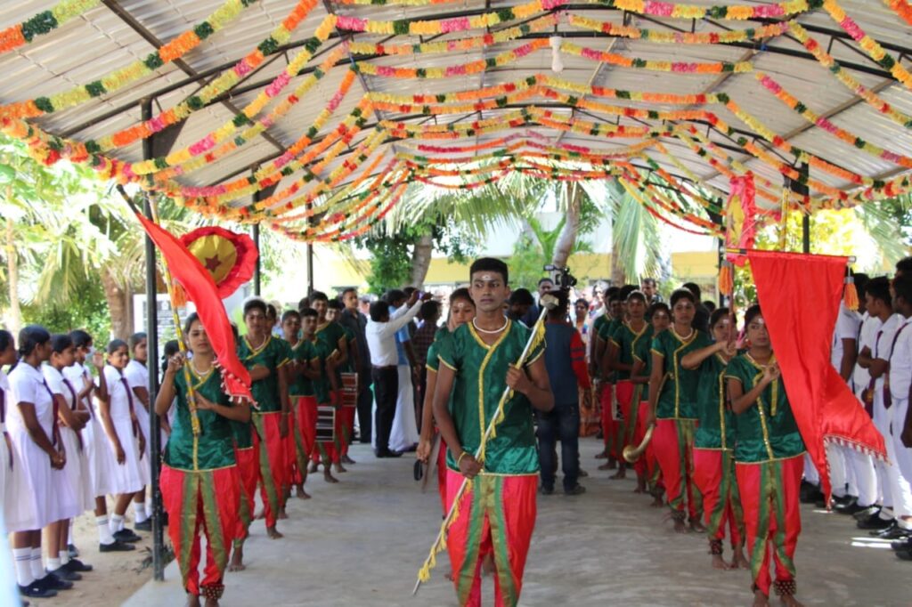 கிளிநொச்சி பளை மத்திய கல்லூரியில் கலையரங்கம் திறந்து வைப்பு!