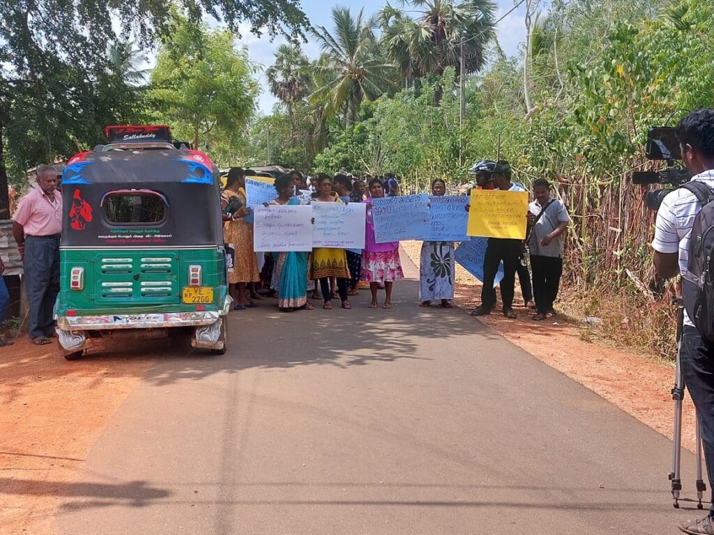 வவுனியாவில் சடலத்துடன் வீதிக்கு இறங்கிய மக்கள்!