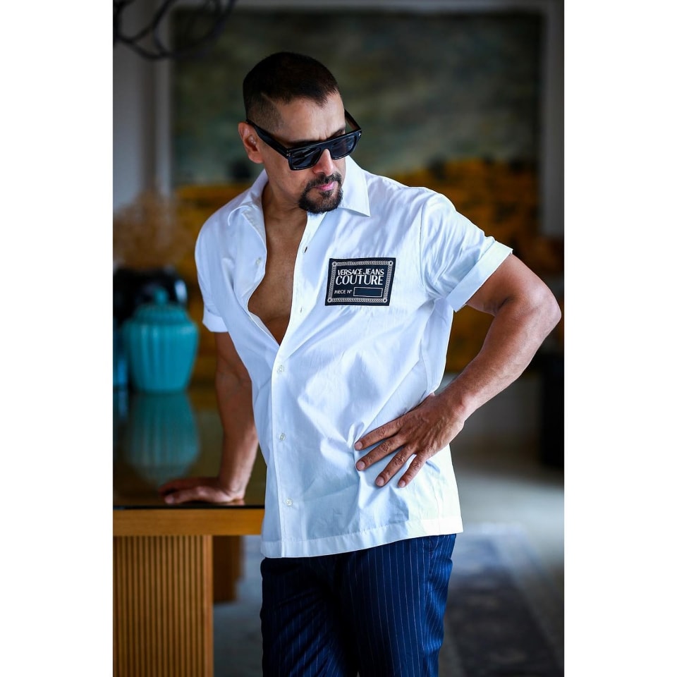 சீயான் விக்ரமின் புதிய தோற்றம் - இணையத்தில் வைரல்! (புகைப்படங்கள் உள்ளே)