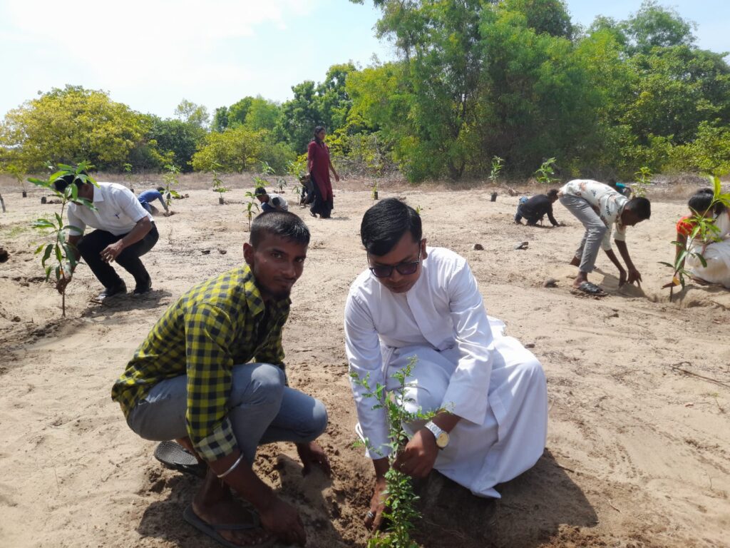 களுவாஞ்சிகுடியில் பழ மரத் தோட்டங்கள் அமைக்கும் திட்டம் ஆரம்பம்!