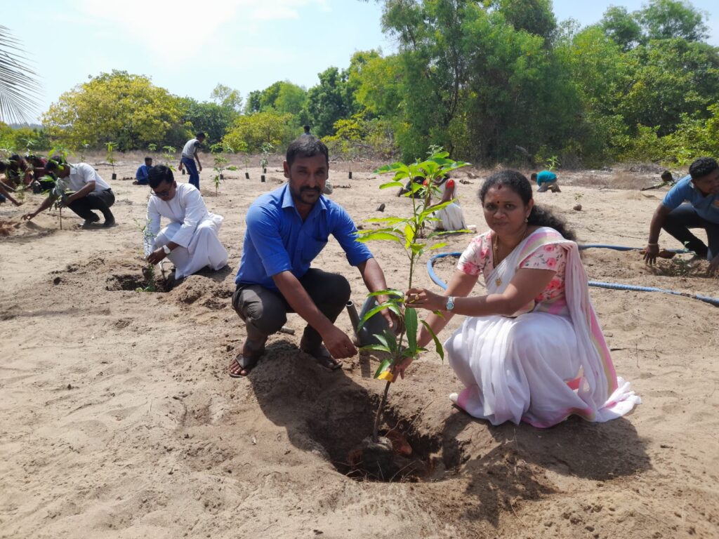 களுவாஞ்சிகுடியில் பழ மரத் தோட்டங்கள் அமைக்கும் திட்டம் ஆரம்பம்!