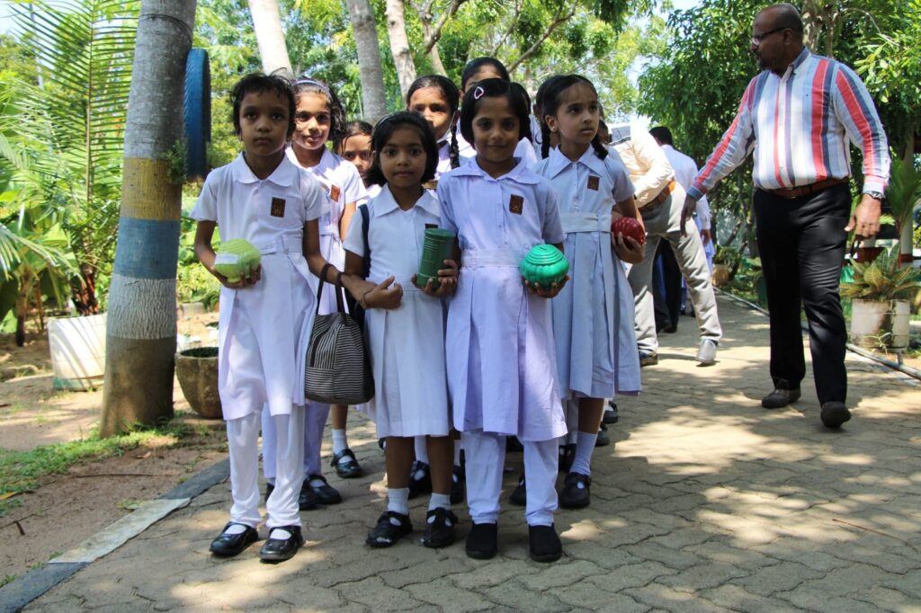 சிறுவர் தின உண்டியல் சேகரிப்பு ஏறாவூர் புற்றுநோய் பராமரிப்பு நிலையத்திற்கு அன்பளிப்பு!