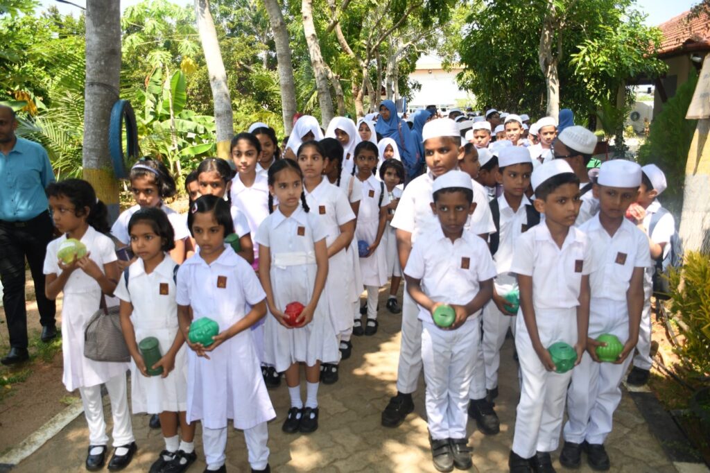 சிறுவர் தின உண்டியல் சேகரிப்பு ஏறாவூர் புற்றுநோய் பராமரிப்பு நிலையத்திற்கு அன்பளிப்பு!