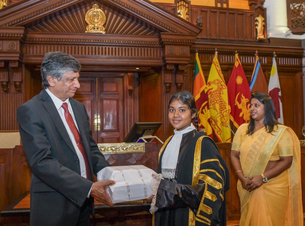 மாணவர் பாராளுமன்றத்தில் இரத்தினபுரி சீவலி மத்திய கல்லூரி மாணவர்கள்!