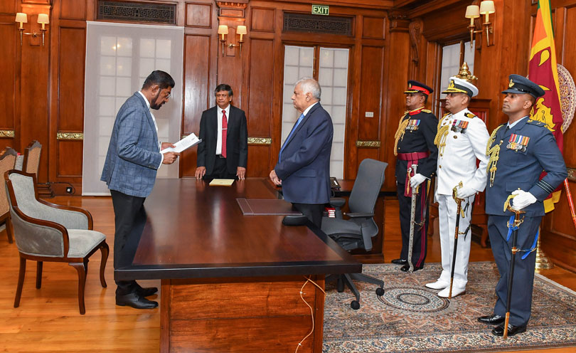 சுகாதார அமைச்சர் உட்பட மேலும் சில அமைச்சுகளில் மாற்றம்!