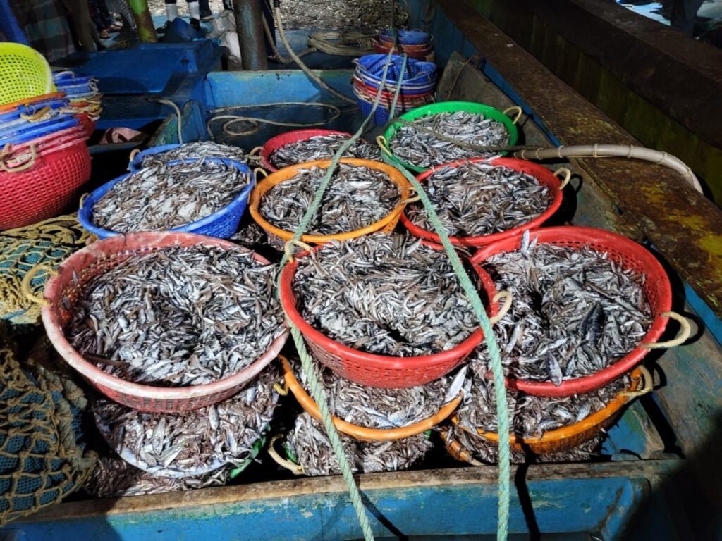 சட்டவிரோத மீன்பிடியில் ஈடுபட்ட 18 இந்திய மீனவர்கள்..!