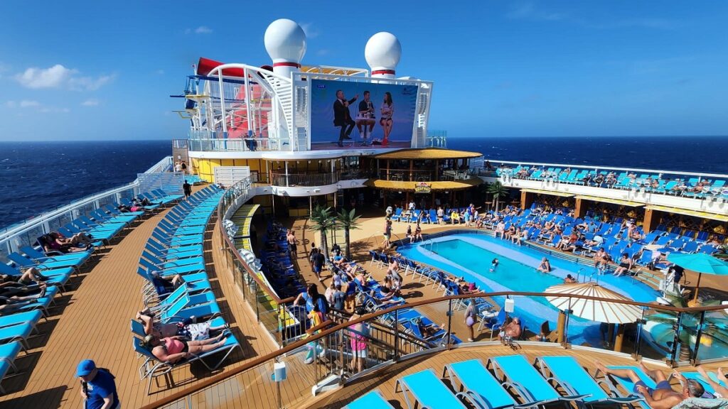 உலகின் பிரம்மாண்ட பொழுது போக்கு கப்பல்..!